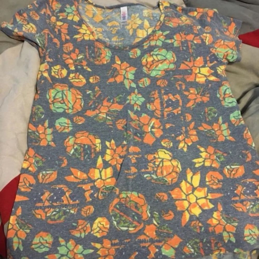 LulaRoe Classic T Small